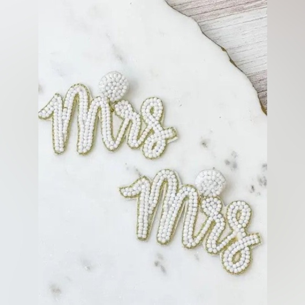 "Mrs" Dangle Earrings NWOT